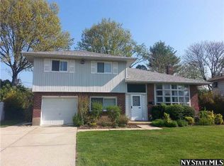 385 White Birch Ln, Jericho, NY 11753
