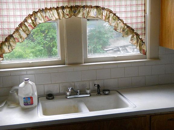 3rd image of 933 Delia Ave