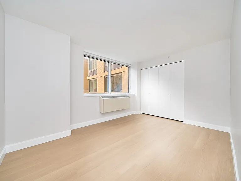 160 Riverside Blvd #7T — Photo 10