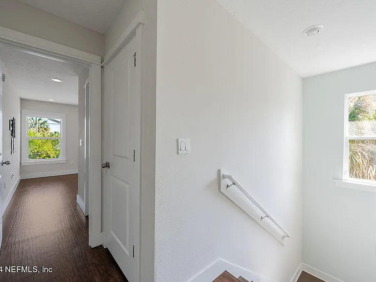 728 10th Ave S — Photo 14