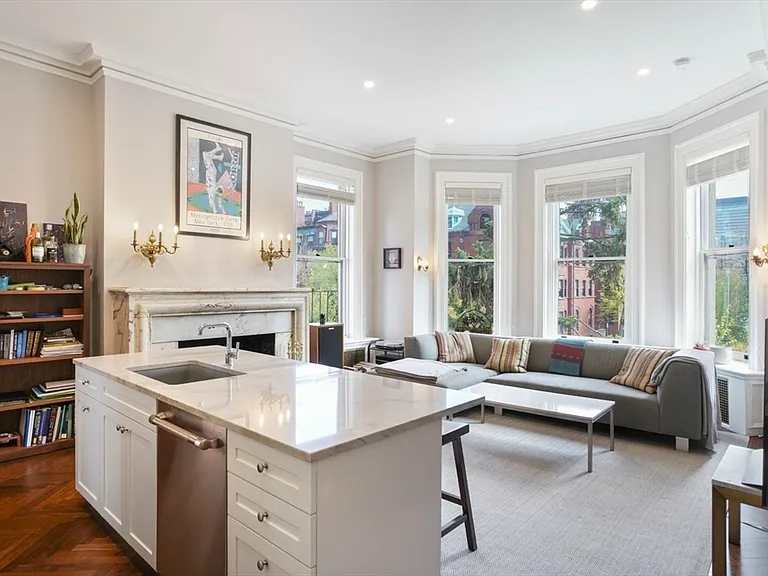 334 Beacon St #6 — Photo 1
