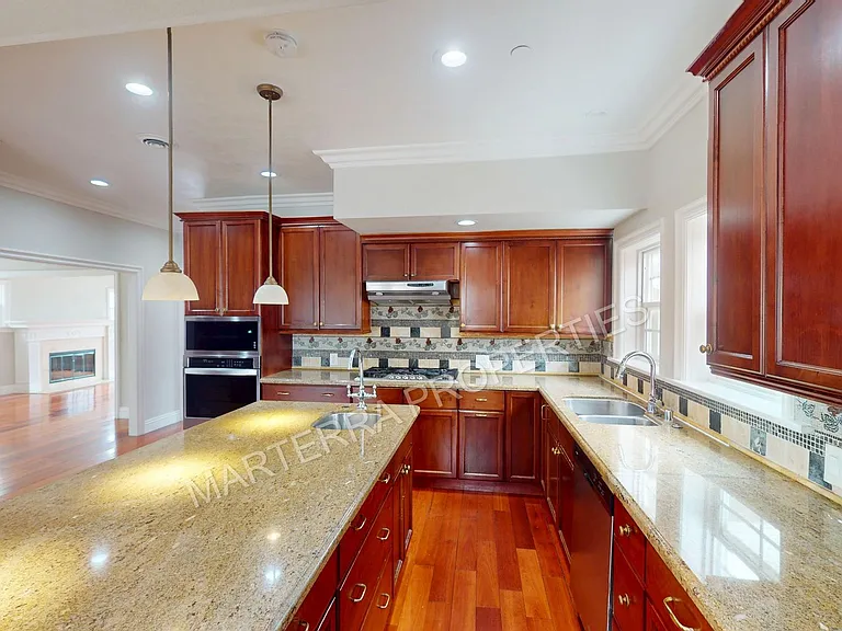 877 S Bronson Ave — Photo 11
