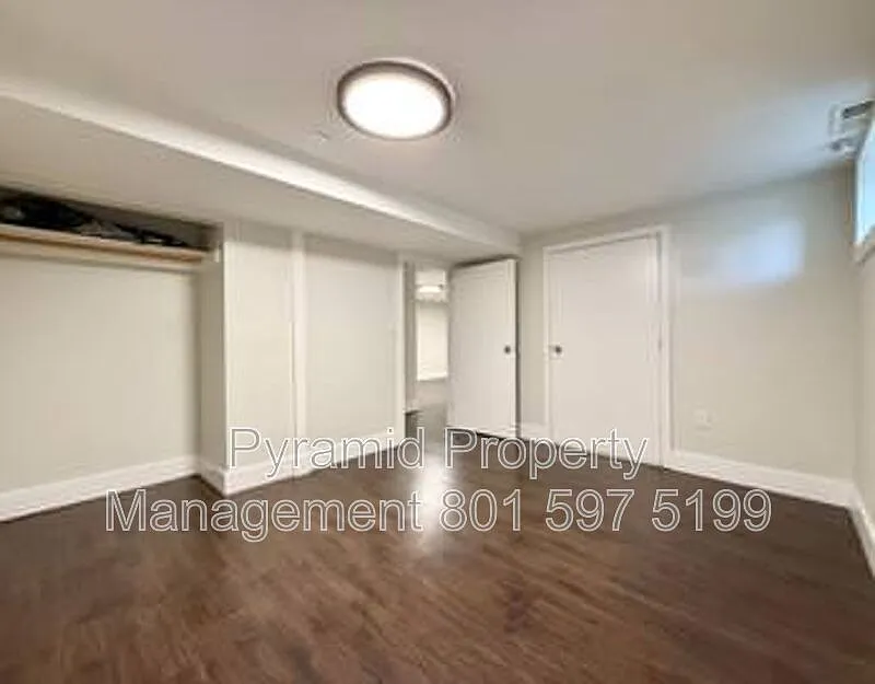 2 bed, 1.0 bath, 870 sqft, $1,399 — Photo 2