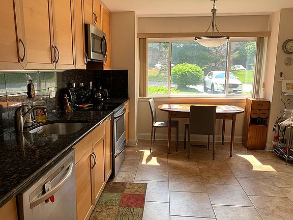 Spacious Eat-in kitchen