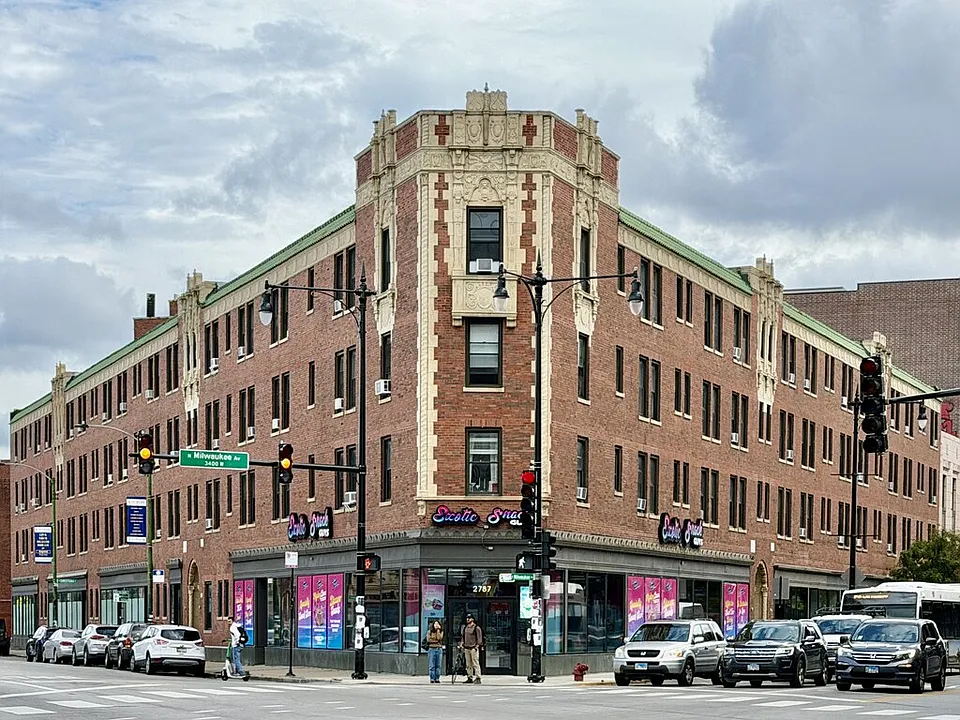 3335 W Diversey Ave #413