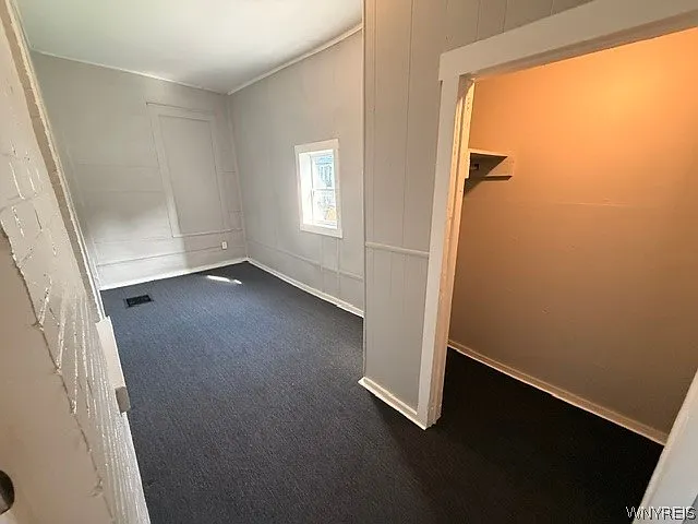 491 Emslie St — Photo 11