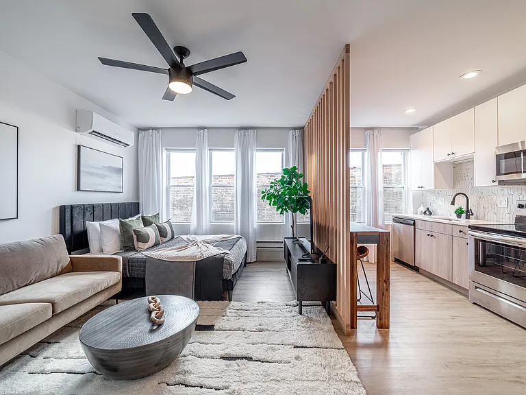 3546 N Southport Ave #204 — Photo 3