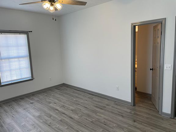 4th image of 105 Tomlinson Dr #2