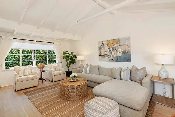 2 bed, 1073 sqft, $9,000 — Photo 2