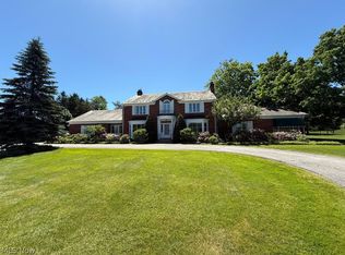 3695 Som Center Rd, Moreland Hills, OH 44022