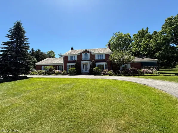3695 Som Center Rd, Moreland Hills, OH 44022