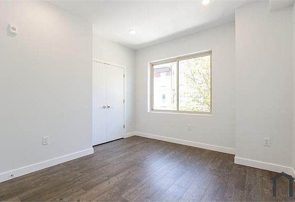5th image of 917 N 15th St #2