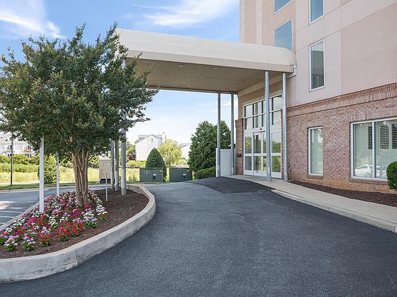 3rd image of 8501 Bayside Rd Unit 605