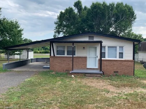 1306 Rivercrest Dr, Eden, NC 27288