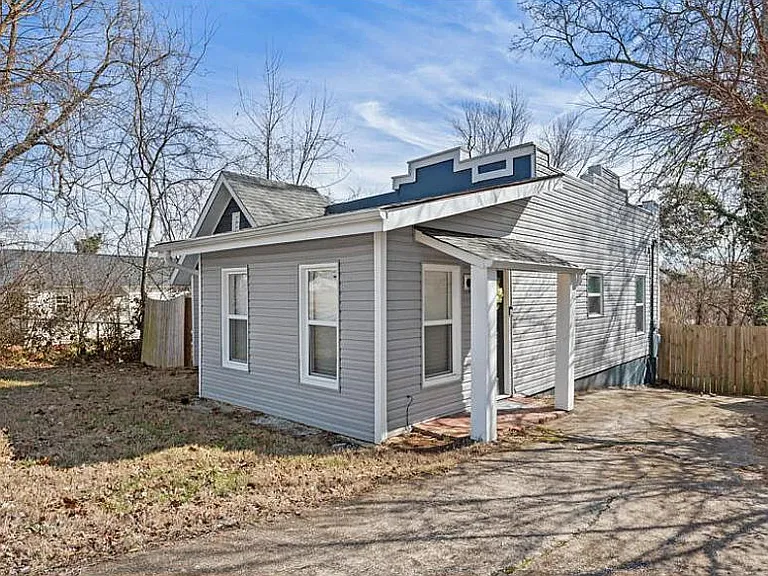 2512 Ramona St — Photo 1