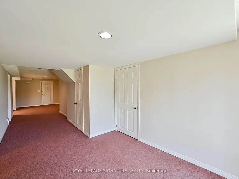 556 Farwell Cres #LOWER — Photo 22