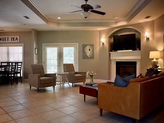 3rd image of 1017 Monarch Cir