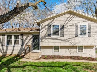 719 NE Westwind Dr, Lees Summit, MO 64086