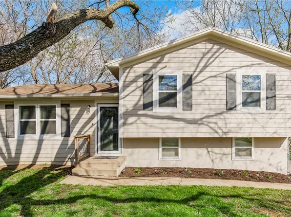 719 NE Westwind Dr, Lees Summit, MO 64086