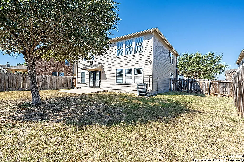 5 bed, 2500 sqft, $600 — Photo 3
