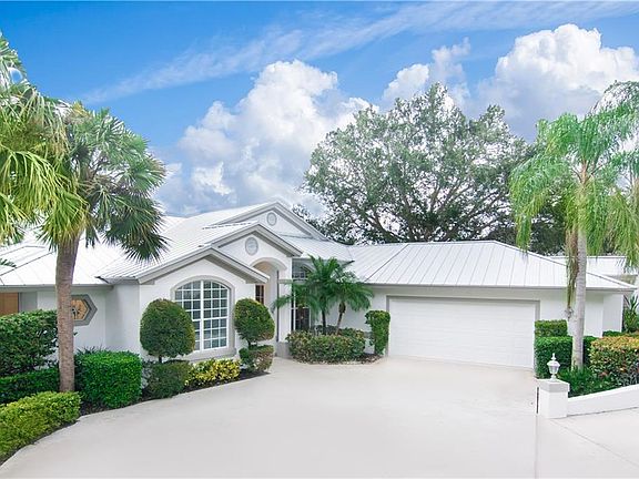 4th image of 1455 NE Oak Bluff Ln