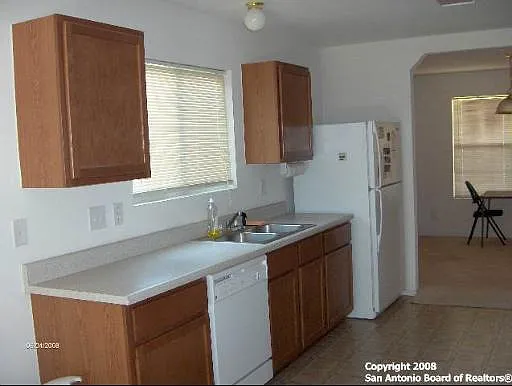 3 bed, 2.5 bath, 1871 sqft, $1,700 — Photo 3