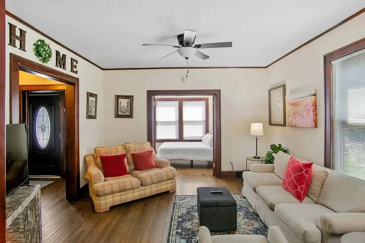3 bed, 1200 sqft, $2,500 — Photo 1