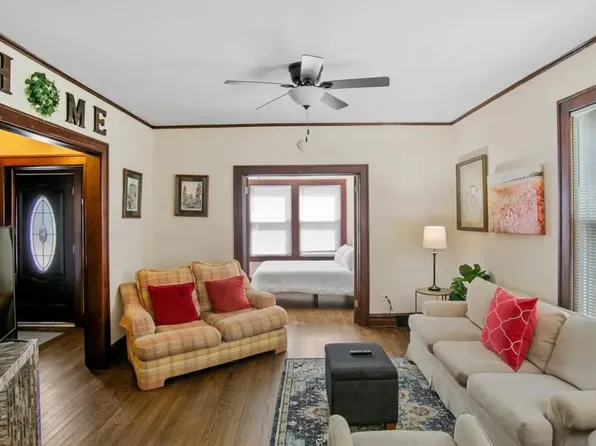 518 N Sheridan Rd #1, Waukegan, IL 60085