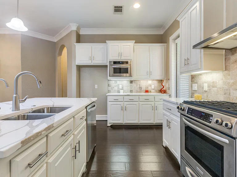 4931 Homer St #4931 — Photo 8