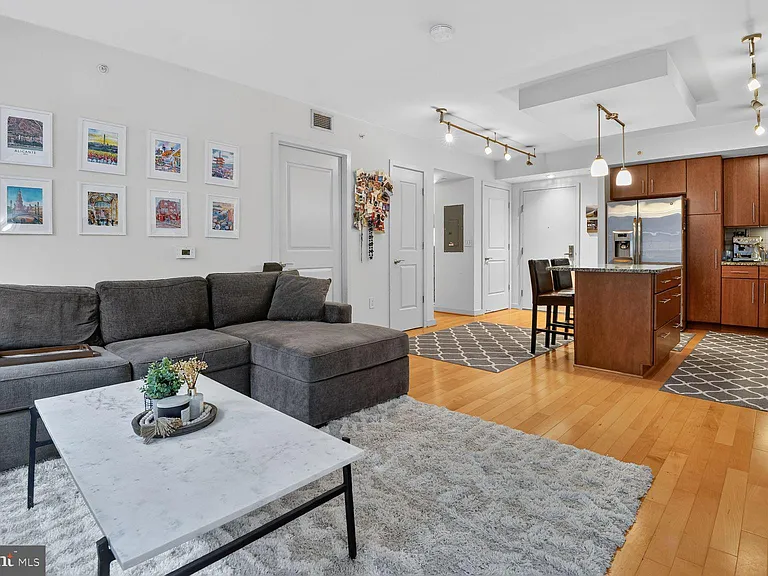 1025 1st St SE #701 — Photo 7