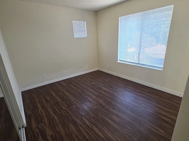 344 W Chevy Chase Dr #7 — Photo 12