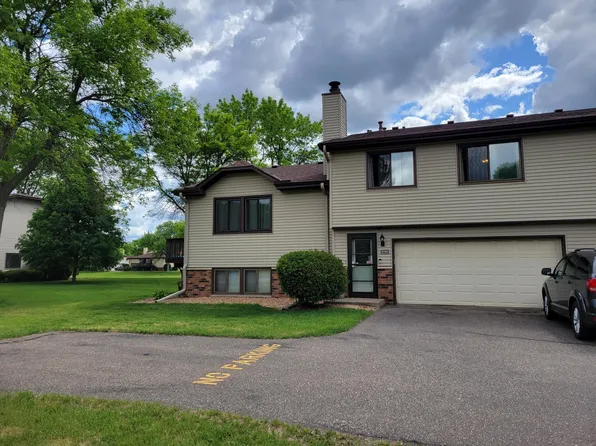 8703 N Maplebrook Cir, Brooklyn Park, MN 55445