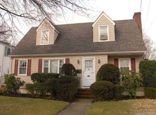 66 Raff Ave, Floral Park, NY 11001