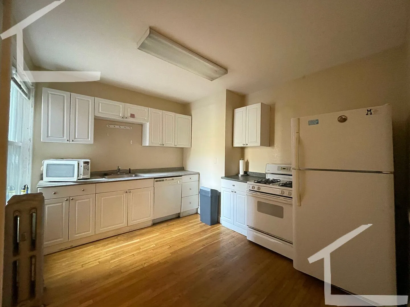 No Brokers Fee, 7 Rooms Apartment, Convenient Allston Location Heat, Hot Water Included, Eat-in K... — Photo 2