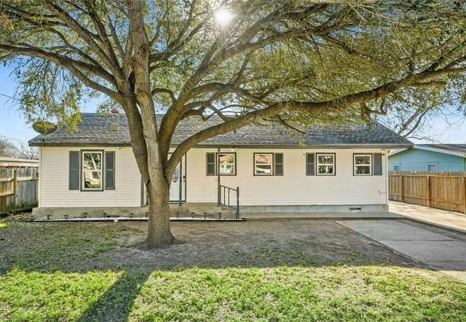 10829 Mayfield Dr