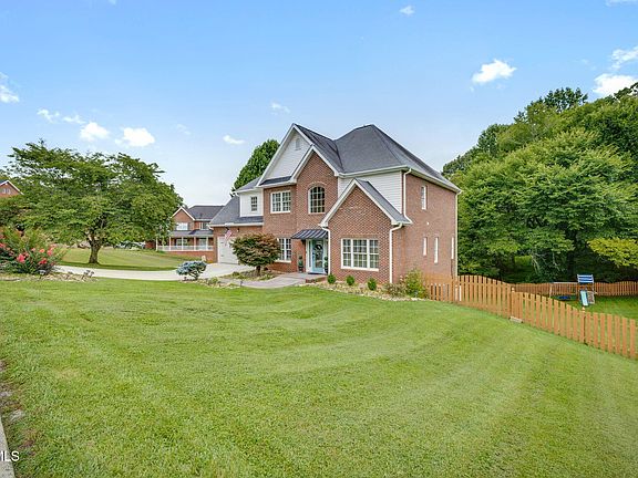 3rd image of 1212 Fiddlers Way