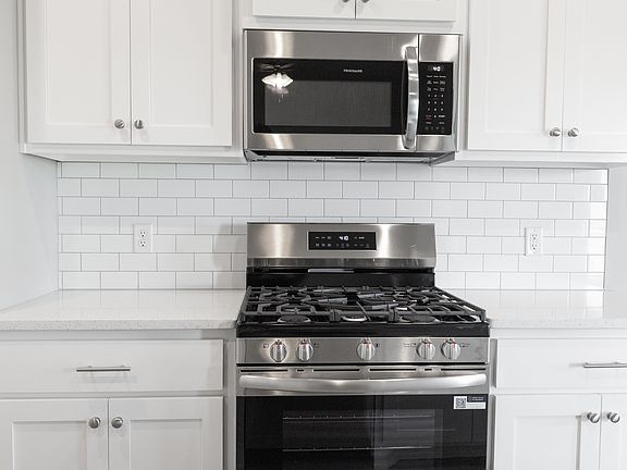 5th image of 1013 SE 30th St