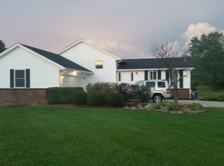 11174 Chamberlain Rd, Mantua, OH 44255
