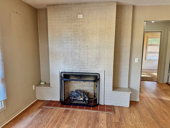 5th image of 703 Pecan St