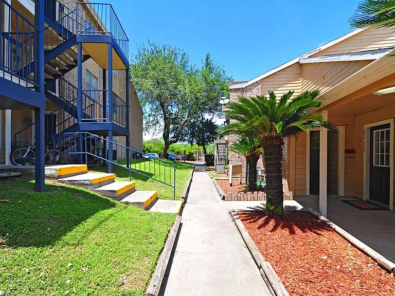 South Fork Apartments — Photo 17