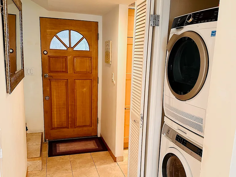 4900 Whitsett Ave #7 — Photo 12