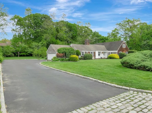 25 Teapot Lane, Smithtown, NY 11787