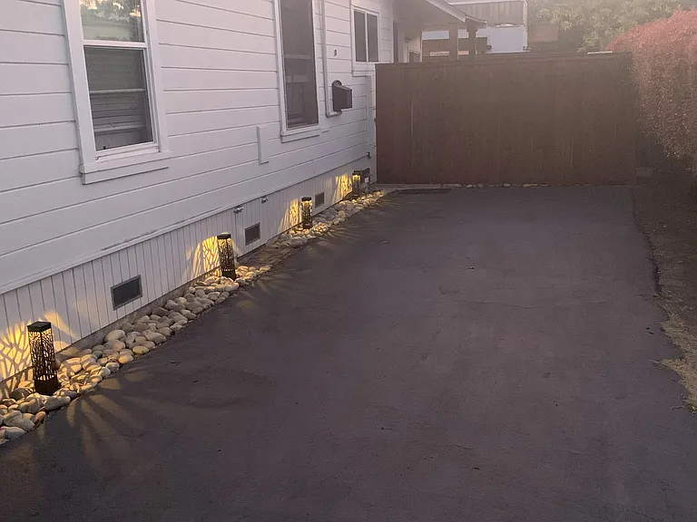 518 W Gutierrez St #B — Photo 2