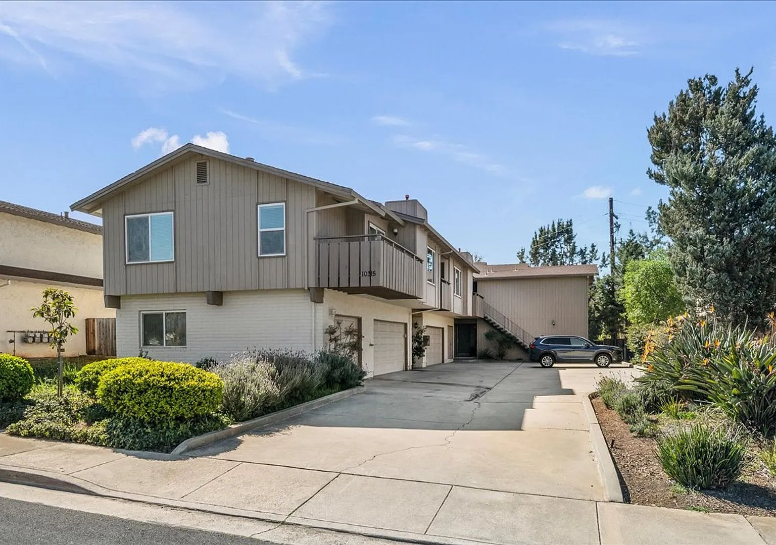 10315 Alpine — Photo 1