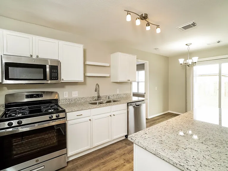 15810 Brisbane Dr — Photo 7