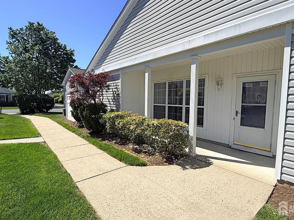 1st image of 440 Bluebird Dr