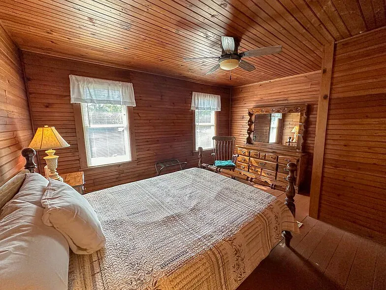 6 bed, 3500 sqft, $4,500 — Photo 4