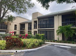 9440 Meadowood Dr #203, Fort Pierce, FL 34950
