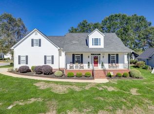 1 Pembark Ln, Simpsonville, SC 29681