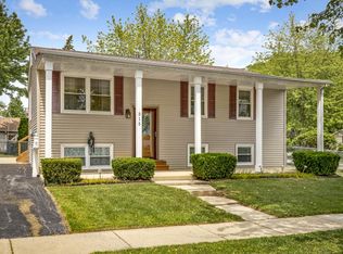 315 Cedar Cir, Streamwood, IL